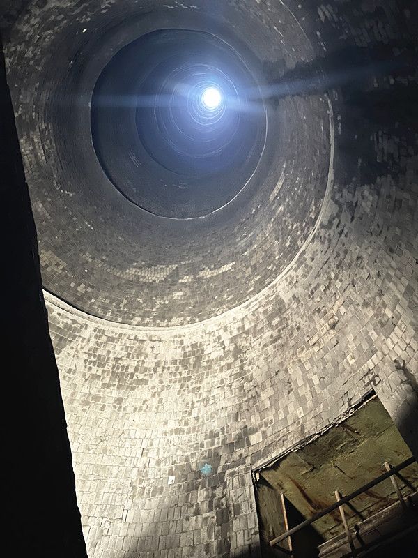 硼硅酸鹽泡沫玻璃磚在煙囪防腐中的“獨(dú)特”作用！